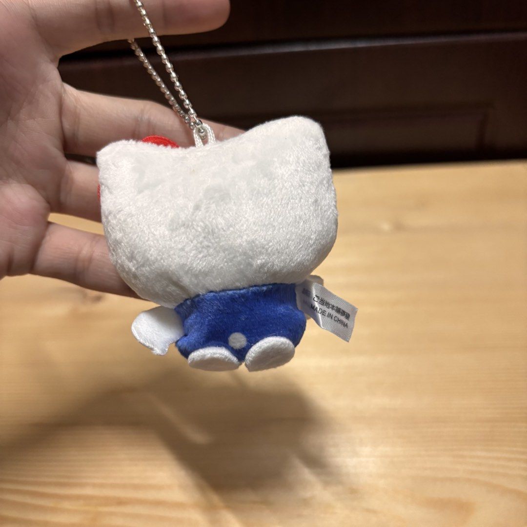 Sanrio Hello Kitty Blue Overalls Plush Keychain '24 (Category: Plushies & Soft Toys) located in Manila. Submitted by nero.ph (Listing ID 1470822945, Image 2). Description: - Authentic Sanrio '24 Kitty plush keychain - Features cute blue polka dot overalls and signature red bow - Equipped with a sturdy metal ball chain for easy attachment - Compact and handy for bags, keys, or lanyards.
