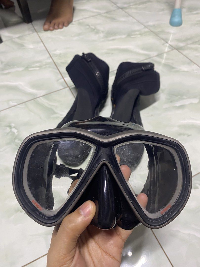 SCUBAPRO Dive Mask and Neoprene Booties Size ML (Category: Water Sports) located in Pasacao. Submitted by wengpullar37205 (Listing ID 1470834441, Image 2). Description: - Complete Scubapro diving bundle including mask and booties - Booties: Size ML, 90% neoprene and nylon, featuring convenient zippers and textured rubber soles for extra grip - Mask: Premium black silicone skirt and strap for a comfortable fit - Includes a stylish blue and black S