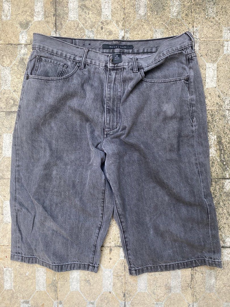 Sean John Grey Denim Shorts Size 36 (Category: Shorts) located in Imus. Submitted by frootiloots4103 (Listing ID 1470768345, Image 1). Description: - Brand: Sean John - Color: Washed grey with a vintage effect - Size: 36 waist, 27-inch length - Material: 100% heavyweight cotton - Details: Classic button fly, front pockets, and button-flap back pocket design - Condition: Clean interior tags intact, machine washable OPEN FOR NEGO (best if aspack) �