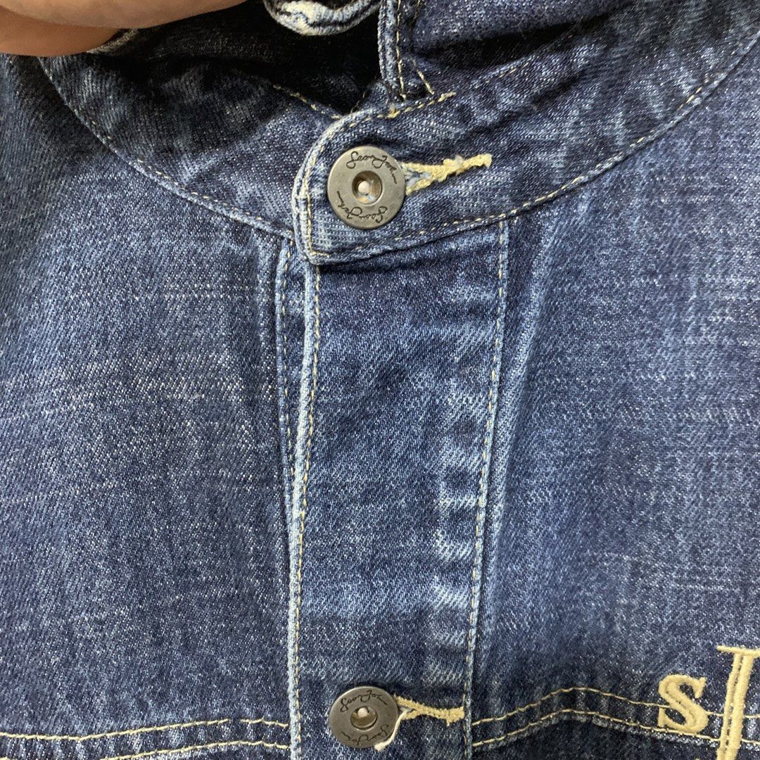 Seanjohn denim jacket (Category: Coats, Jackets and Outerwear) located in Cavite. Submitted by yobubsss (Listing ID 1470916757, Image 3). Description: Size large 24w 29L Good condition No issie.