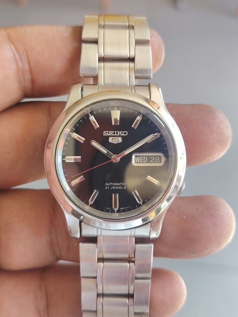 Seiko 5 Automatic 21 Jewels Black Dial Watch (Category: Men's Watches) located in Las Pinas. Submitted by mitchellestrada20202020 (Listing ID 1470757583, Image 1). Description: 𝚏𝚘𝚛 𝚜𝚊𝚕𝚎.. 𝚜𝚎𝚒𝚔𝚘 5 𝚖𝚎𝚗𝚜 𝚊𝚞𝚝𝚘𝚖𝚊𝚝𝚒𝚌 37𝚖𝚖 𝚋𝚕𝚊𝚌𝚔 𝚏𝚊𝚌𝚎 𝚐𝚘𝚘𝚍 𝚌𝚘𝚗𝚍𝚒𝚝𝚒𝚘𝚗 𝚠𝚊𝚝𝚎𝚛 𝚛𝚎𝚜𝚒𝚜𝚝𝚊𝚗𝚝 𝚞𝚗𝚒𝚝 𝚘𝚗𝚕𝚢 8 𝚝𝚘 10 𝚋𝚘𝚍𝚢 𝚌𝚘𝚗𝚍𝚒𝚝𝚒𝚘𝚗 𝚘𝚙𝚎𝚗 𝚏𝚘𝚛 𝚖𝚎𝚝 𝚞𝚙 𝚘𝚛 𝚕𝚊𝚕𝚊𝚖𝚘𝚟𝚎 𝚑𝚊𝚗𝚍𝚕𝚎 𝚋𝚞𝚢𝚎𝚛