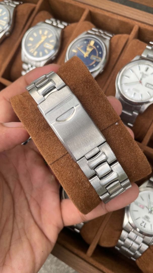 SEIKO 5 SPORT EXPLORER (Category: Luxury Watches) located in Urdaneta. Submitted by aeonix2024 (Listing ID 1470773864, Image 3). Description: SEIKO 5 SPORT EXPLORER 🏷️ Price: ₱4,000 (Negotiable for sure buyer) 📌 Details & Specs: ⌚ 37mm | Automatic | Day & Date 🔧 Newly serviced & timegrapher tested 🎁 With replacement Seiko box, paper bag & polish cloth 💎 9.5/10, ready to wear 📦 Shipping: J&T / LBC (COD, COP) 📍 Location: Pangasinan ⚠️ Discla