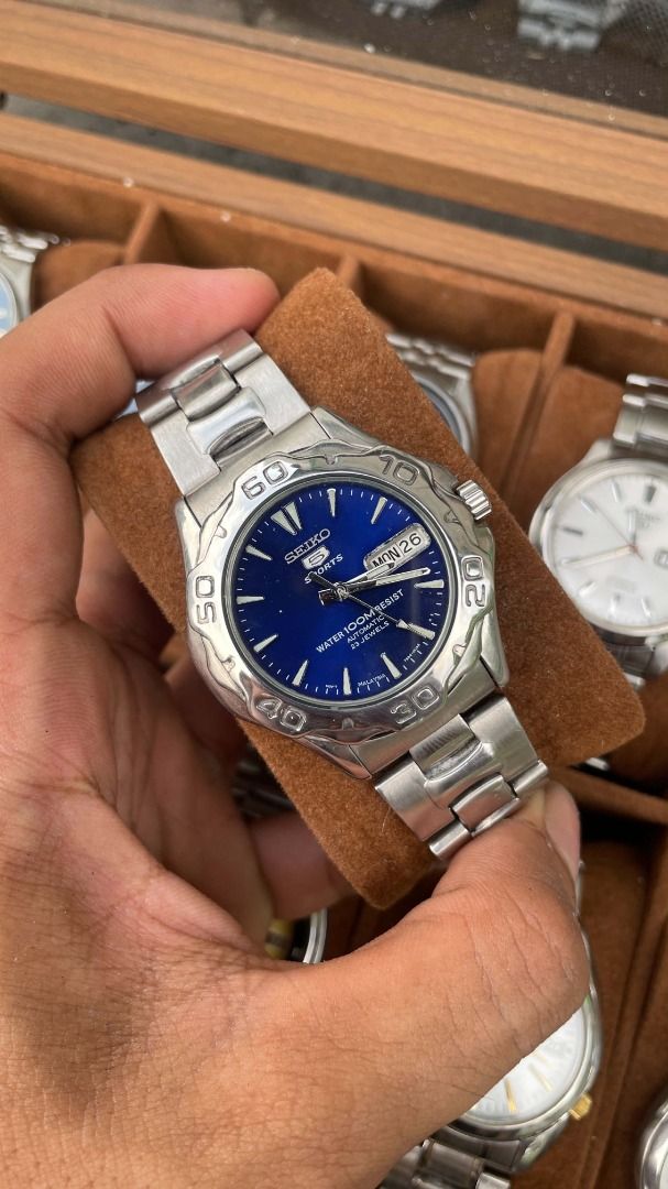 SEIKO 5 SPORT EXPLORER (Category: Luxury Watches) located in Urdaneta. Submitted by aeonix2024 (Listing ID 1470773864, Image 1). Description: SEIKO 5 SPORT EXPLORER 🏷️ Price: ₱4,000 (Negotiable for sure buyer) 📌 Details & Specs: ⌚ 37mm | Automatic | Day & Date 🔧 Newly serviced & timegrapher tested 🎁 With replacement Seiko box, paper bag & polish cloth 💎 9.5/10, ready to wear 📦 Shipping: J&T / LBC (COD, COP) 📍 Location: Pangasinan ⚠️ Discla