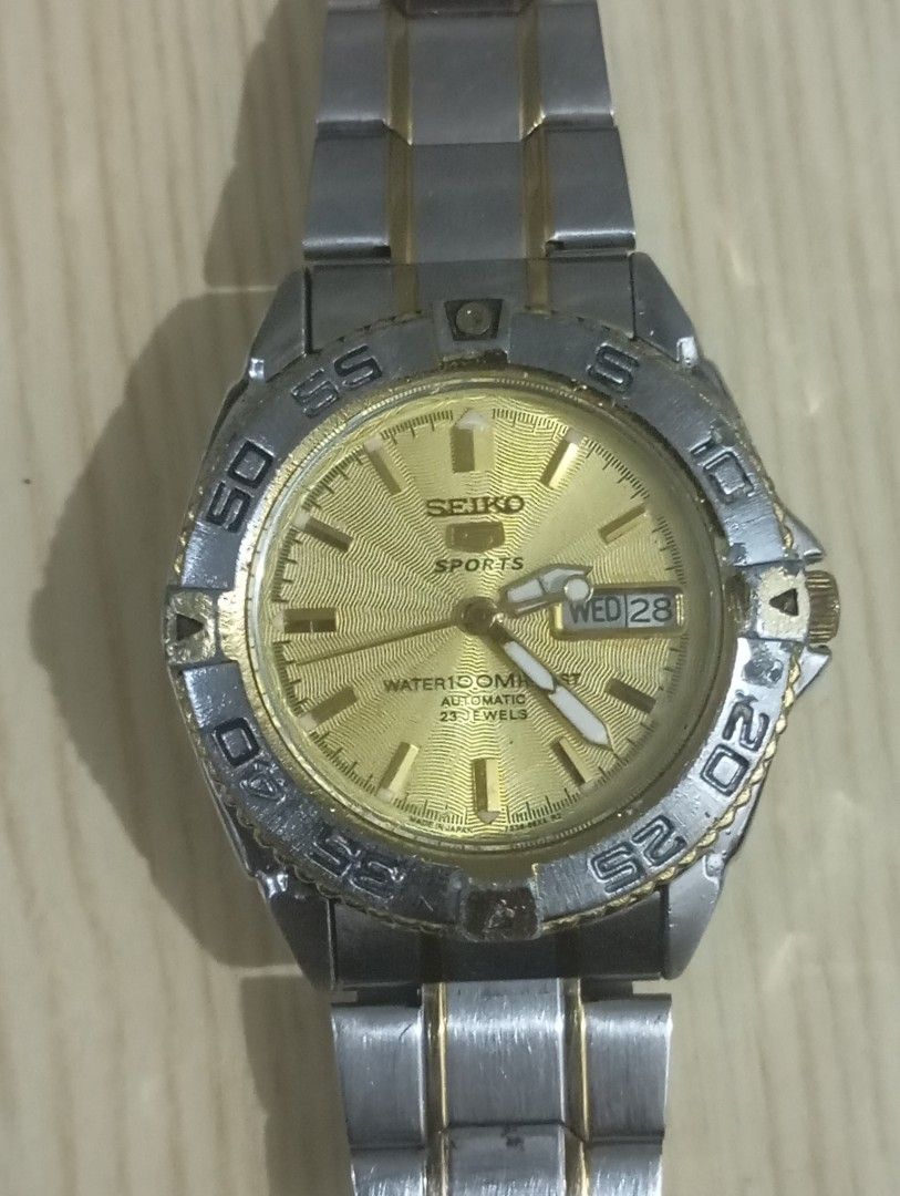 Seiko automatic (Category: Men's Watches) located in Las Pinas. Submitted by quick_deals_great_finds2 (Listing ID 1470865567, Image 2). Description: Original seiko 7009 mechanism 40mm Fits wrist size 6.8 inches Fully functional keeps time.