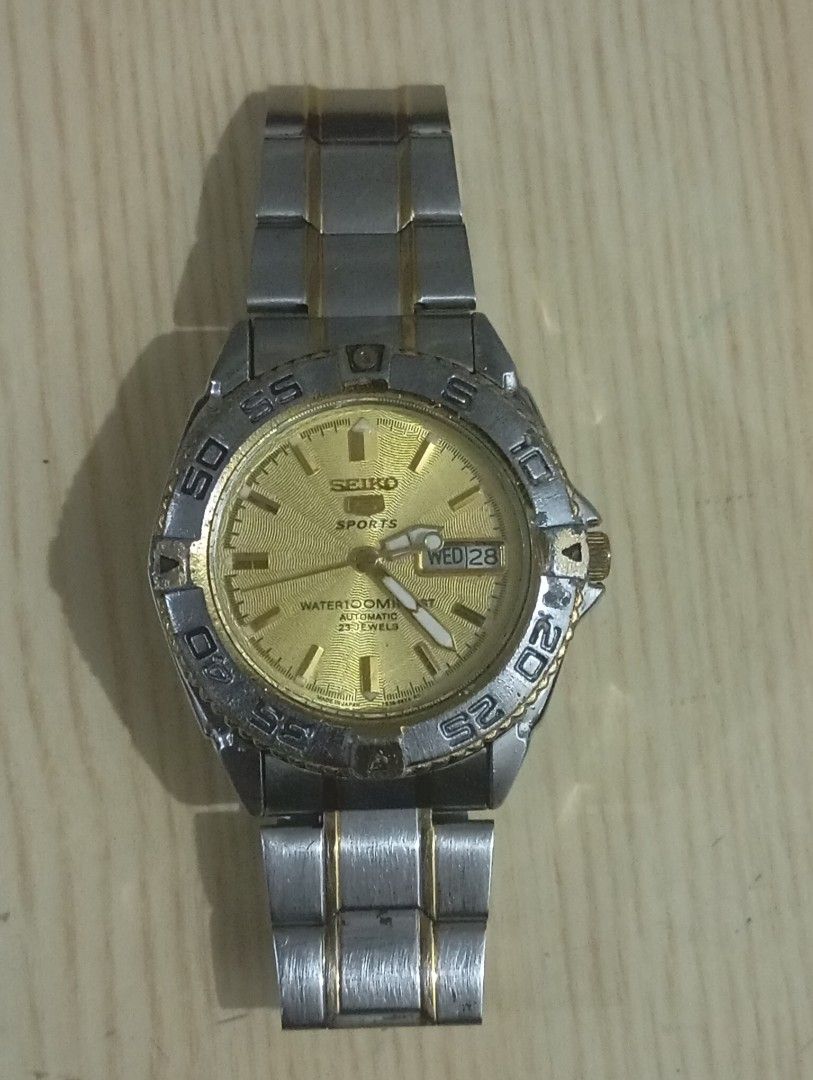 Seiko automatic (Category: Men's Watches) located in Las Pinas. Submitted by quick_deals_great_finds2 (Listing ID 1470865567, Image 1). Description: Original seiko 7009 mechanism 40mm Fits wrist size 6.8 inches Fully functional keeps time.