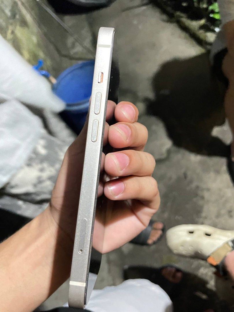 SEL IPHONE 13 (Category: iPhone 13 Series) located in Manila. Submitted by quickflower.f087bf (Listing ID 1470918464, Image 2). Description: FOR SALE OR SWAP (DOWNGRADE)‼️ 🍎 iPhone 13 128GB – White 💰 ₱16,000 Details: * Battery Health: 84% (Original Battery) * True Tone: Working * Face ID: Working * iCloud: Working * Factory Unlocked / Open Line (Any SIM) * Both Cameras: Clear * Smooth and Good Performance * No History of Repair (All Original Pa