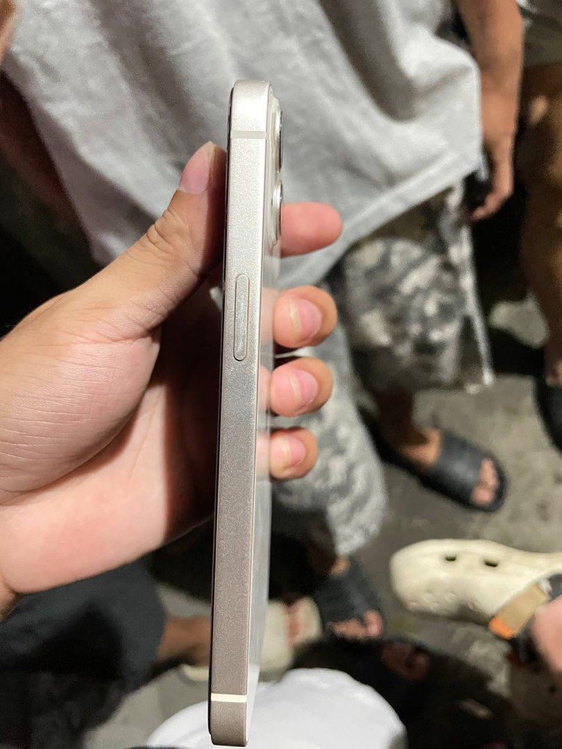 SEL IPHONE 13 (Category: iPhone 13 Series) located in Manila. Submitted by quickflower.f087bf (Listing ID 1470918464, Image 3). Description: FOR SALE OR SWAP (DOWNGRADE)‼️ 🍎 iPhone 13 128GB – White 💰 ₱16,000 Details: * Battery Health: 84% (Original Battery) * True Tone: Working * Face ID: Working * iCloud: Working * Factory Unlocked / Open Line (Any SIM) * Both Cameras: Clear * Smooth and Good Performance * No History of Repair (All Original Pa