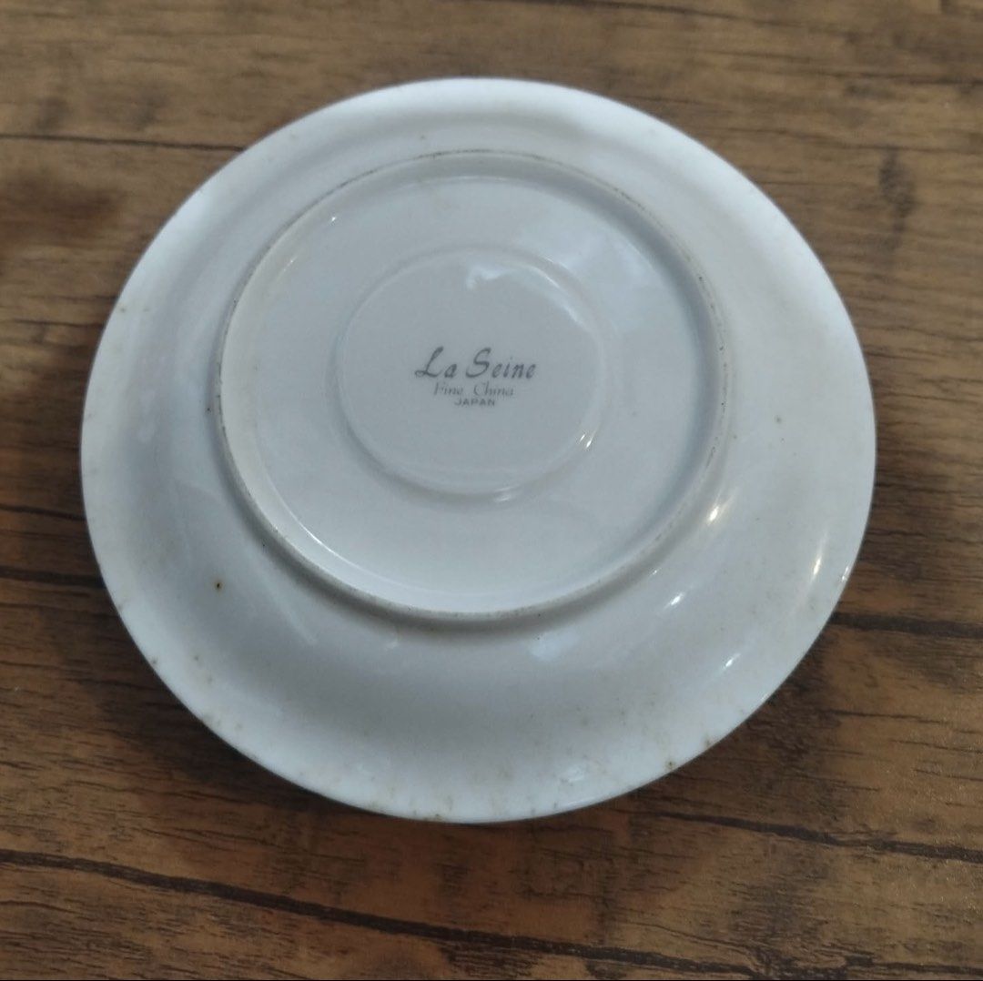 selected branded cake plate (Category: Dinnerware & Cutlery) located in San Fernando. Submitted by japansurpluselyu (Listing ID 1470855397, Image 2). Description: .