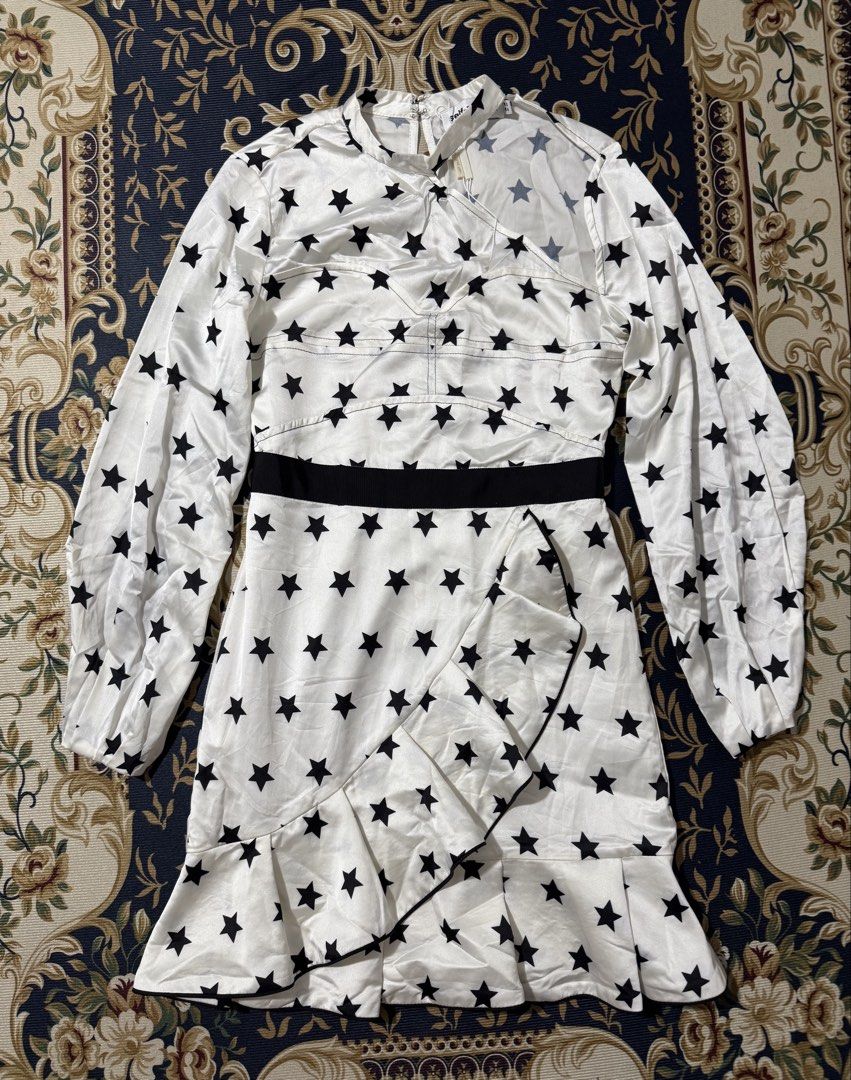 Self Portrait Dress (Category: Dresses) located in Quezon City. Submitted by rych0799 (Listing ID 1470854640, Image 1). Description: Yes for haggling! Never been used. Need wash since it stored in my Wardrobe po. Small -medium can fit .
