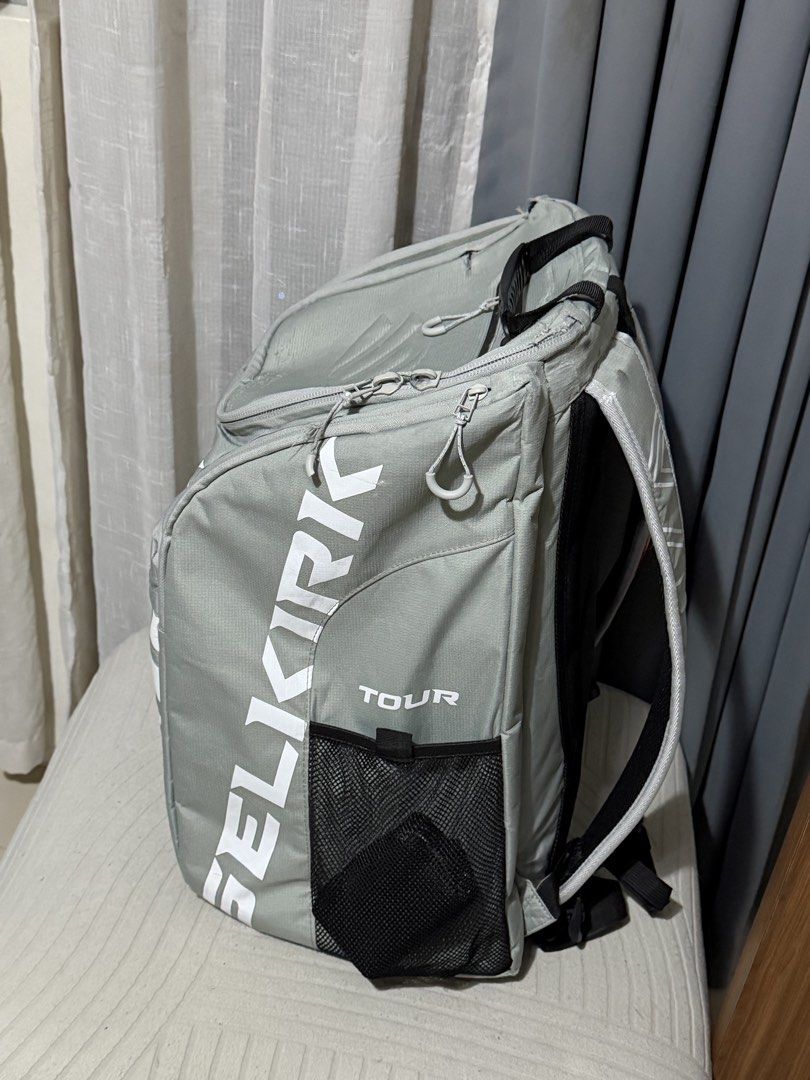 SELKIRK TOUR BAG (Category: Backpacks) located in Bulacan. Submitted by naminamsss (Listing ID 1470867224, Image 2). Description: with issue ‼️ - presyong pang dispose nalang - nagagamit pa. nabutas lang po yung bandang taas na part pati po yung bandang zipper. repairable pa po.