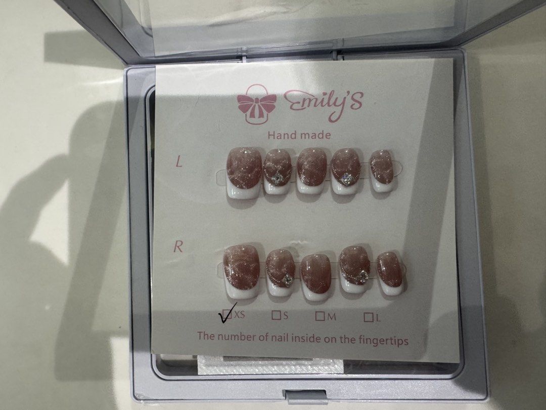 Selling press on nails bought in korea ! (Category: Hands & Nails) located in Pasig City. Submitted by crabramenlover (Listing ID 1470786095, Image 3). Description: Bought these in Emily’s Myeongdong, south korea! 📌 OG price is 35,000 Korean Won, which is 1600 PHP. 📌 selling for only 500 pesos! 📌 not used, brand new. 📌 does not come with nail glue, just the press on’s itself. .