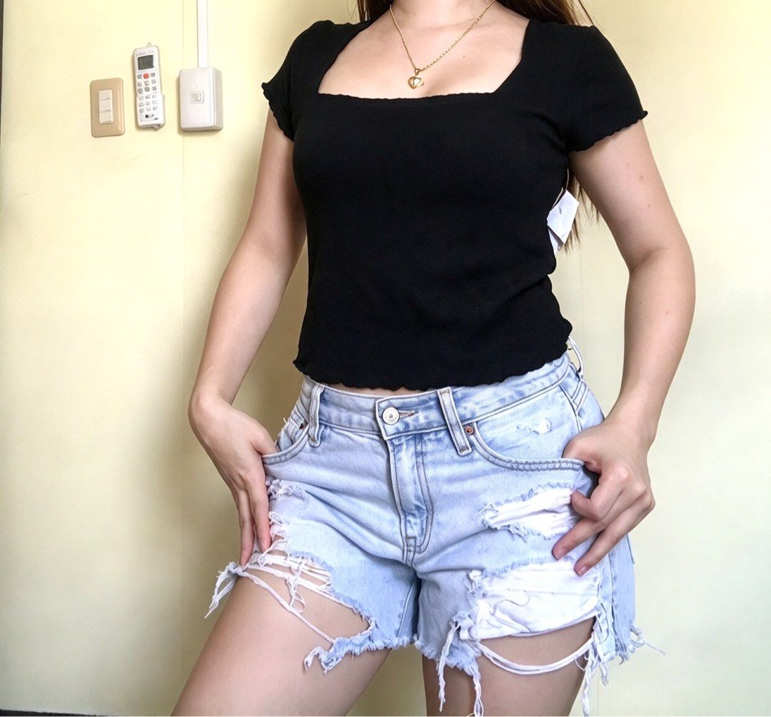 semi crop light knitted top medium frame (Category: Shirts) located in Noveleta. Submitted by prelovedmylabs (Listing ID 1470875829, Image 1). Description: pang awra.