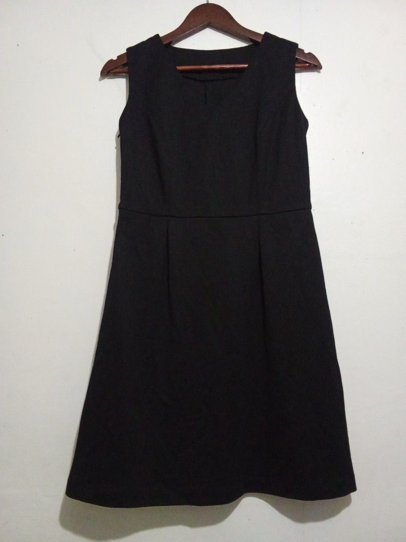 Set of Office Dress (Category: Dresses) located in General Trias. Submitted by octavianoc20869 (Listing ID 1470807052, Image 3). Description: best fit navy mini dress medium and black xs to small.