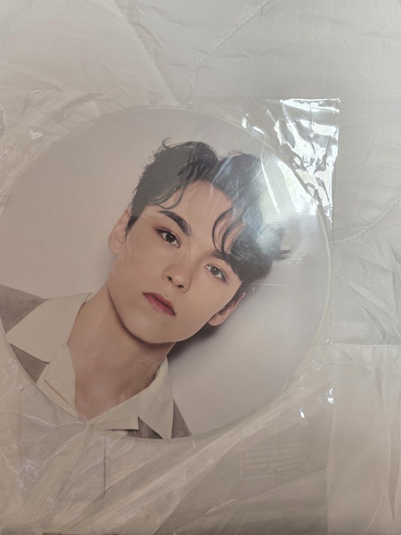 SEVENTEEN Incomplete Concert Vernon Image Picket (Category: K-Wave Merchandise) located in Manila. Submitted by milleshoppppp (Listing ID 1470886833, Image 1). Description: SEVENTEEN <IN-COMPLETE> OFFICIAL MERCHANDISE 💎 Selling my official Vernon (Hansol Vernon Chwe) Image Picket / Uchiwa from the 2021 SEVENTEEN Online Concert [IN-COMPLETE]. [ITEM DETAILS] • Group: SEVENTEEN • Member: Vernon / Hansol Vernon Chwe • Version: 2021 Online Concert <I