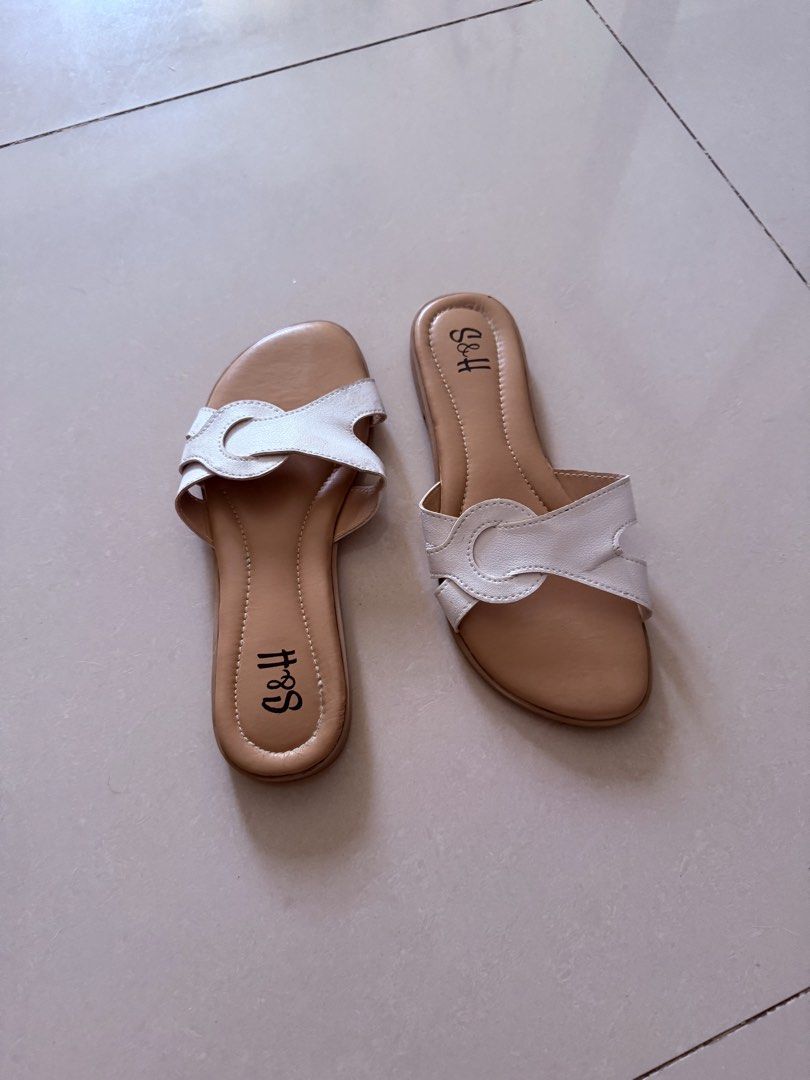 S&H Sandals (Category: Flats & Sandals) located in Cebu City. Submitted by mei041024 (Listing ID 1470931950, Image 1). Description: Size: 37.