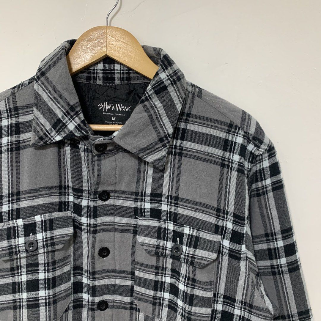 Shaka wear (Category: Hoodies) located in Cavite. Submitted by yobubsss (Listing ID 1470916812, Image 1). Description: Size Medium 22w 29L Good condition No issue.
