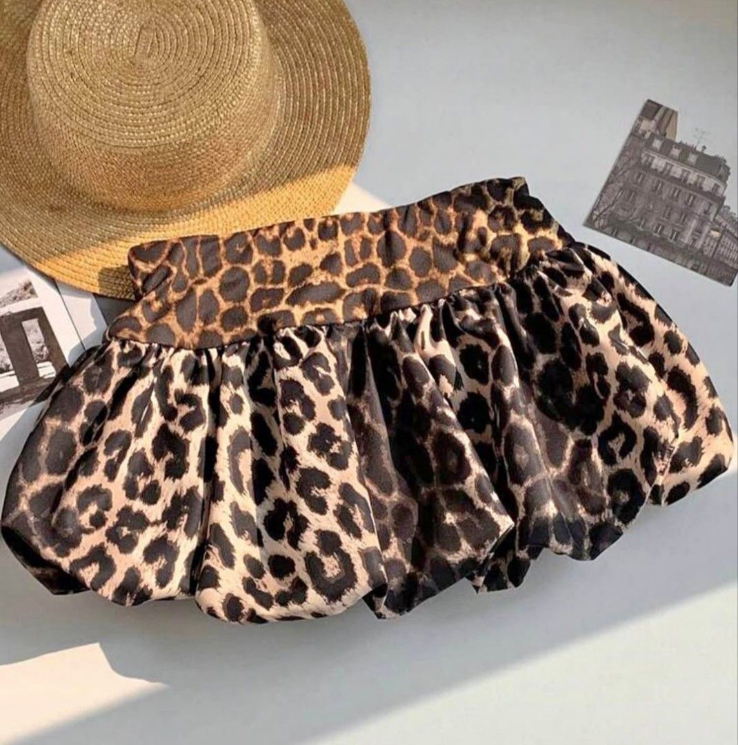 SHEIN LEOPARD SKIRT (Category: Skirts) located in Valenzuela. Submitted by justgorjas (Listing ID 1470787211, Image 1). Description: SMALL LOC: MALANDAY VALENZUELA CITY.