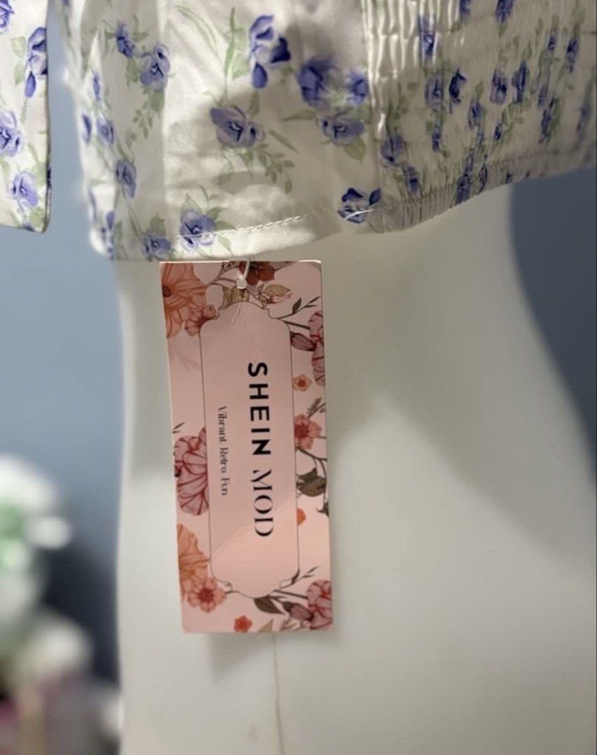 SHEIN MOD Floral Crop Top White Blue (Category: Sleeveless) located in Santa Cruz. Submitted by zellethrifts (Listing ID 1470929347, Image 3). Description: • Bought in Shein • Brand new / unused • Fits small to medium • In excellent condition • Photos taken using mannequin only 🚚 Shipping via J&T only 📦 Shipping fee to be shouldered by buyer 💳 Mode of payment: GCash 📍 Santa Cruz, Laguna.