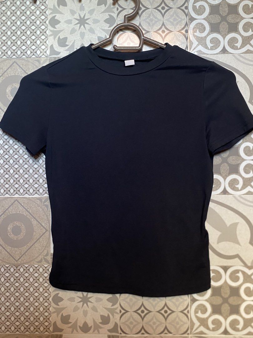 Shein Musera Short Sleeve Tee (Category: Shirts) located in Tagbilaran City. Submitted by rianena (Listing ID 1470772902, Image 1). Description: color is navy blue. smooth buttery feel and stretchable. .