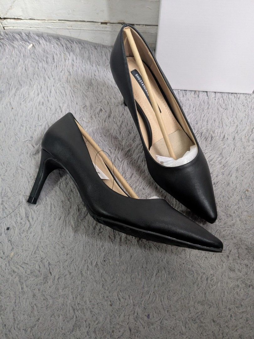 Shootantard Black Pumps Heels / Office Heels (Category: Heels) located in Quezon City. Submitted by nnncorner (Listing ID 1470807139, Image 2). Description: Shootantard Matte Black Pumps Heels Size 240 asian size 26 cm tape measured Size EU 37 / US 6 New with tags and box 1,728 og price in pesos / 36,000 won SELLING only for 750.