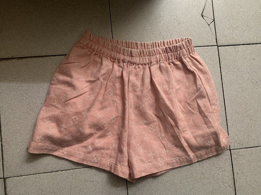 Short (Category: Activewear) located in Davao. Submitted by ryanagujet27568 (Listing ID 1470907938, Image 1). Description: Louis Vuitton Monogram Short Garterized Size Small - W26/30 L13 Excellent condition - No issue 2k Free Shipping .