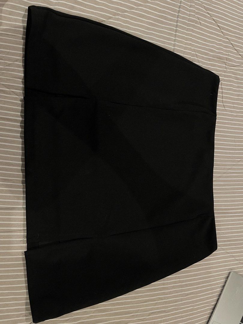 Short skirt (Category: Skirts) located in Las Pinas. Submitted by francesaly (Listing ID 1470780091, Image 1). Description: .