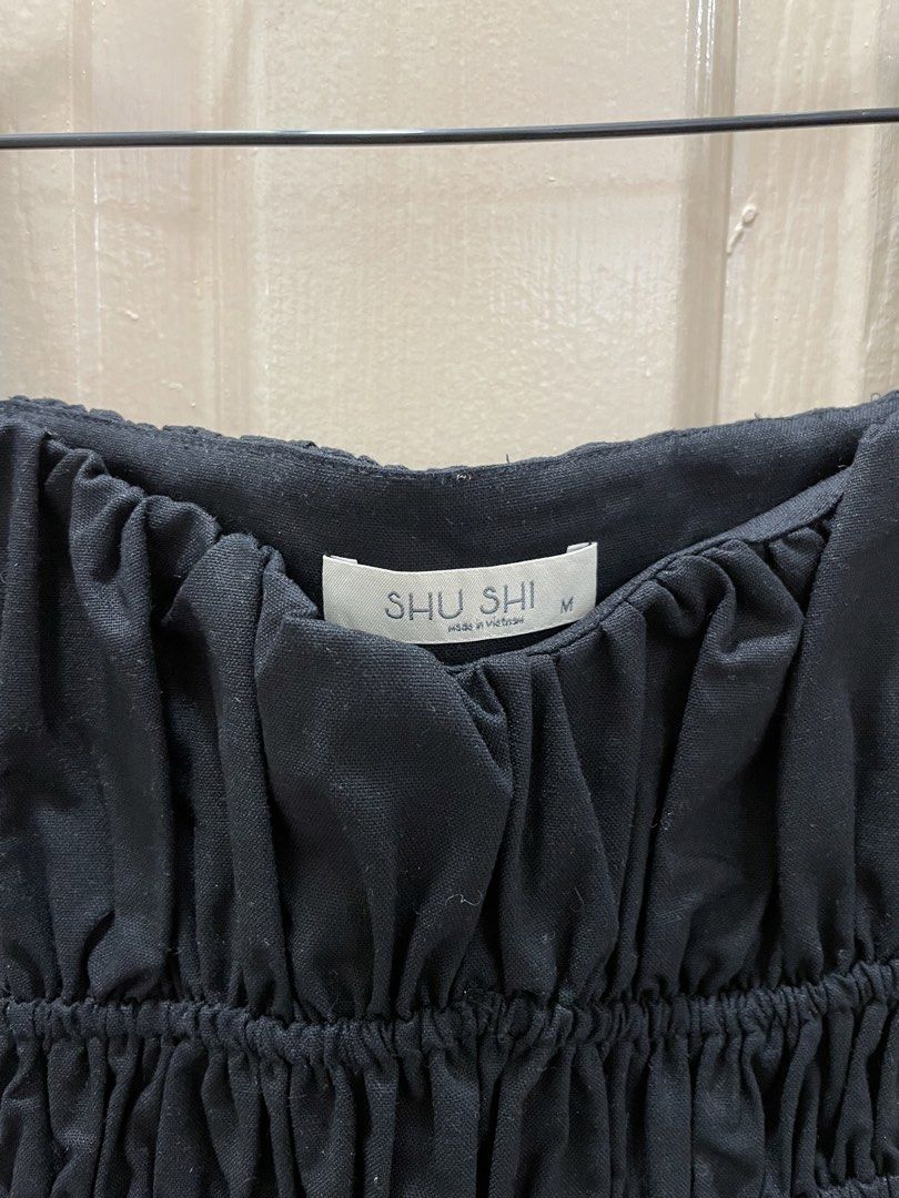Shu Shi Black Puff Sleeve Top (Category: Blouses) located in Pasay City. Submitted by nashandma_ (Listing ID 1470848346, Image 3). Description: Never Used Fits Small-Medium Frames Rfs: Impulsive buy.