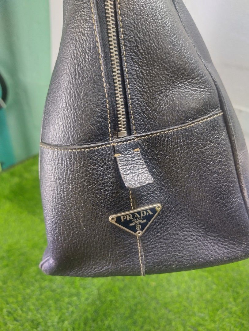 Signature Bag from Italy (Category: Shoulder Bags) located in Makati City. Submitted by lhexieg (Listing ID 1470875357, Image 2). Description: Sa May gusto po PRADA leather Bag Used Good..