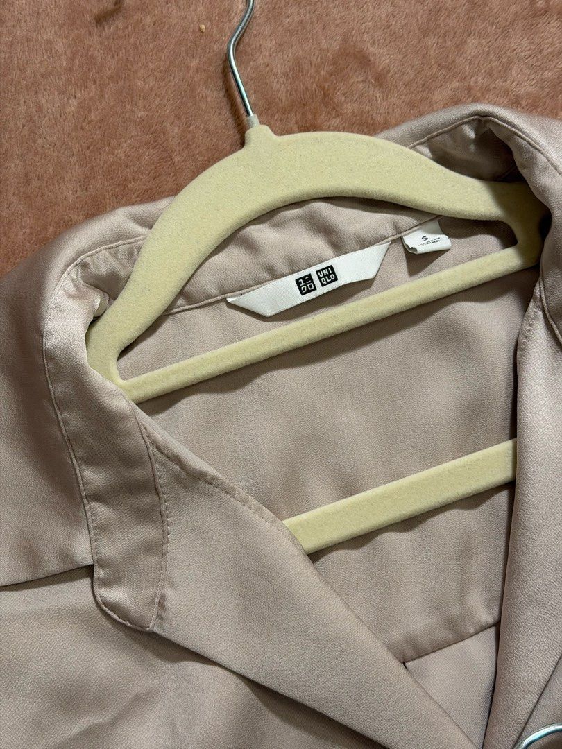 SILK LONG SLEEVES | UNIQLO PULL&BEAR (Category: Longsleeves) located in Cavite. Submitted by prelovedbyreluv (Listing ID 1470919862, Image 3). Description: 400 EACH 900 TAKE ALL .