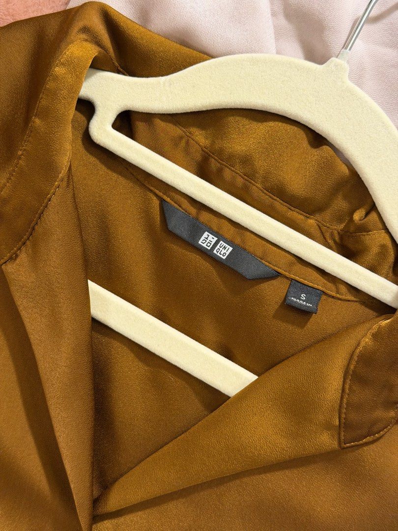 SILK LONG SLEEVES | UNIQLO PULL&BEAR (Category: Longsleeves) located in Cavite. Submitted by prelovedbyreluv (Listing ID 1470919862, Image 2). Description: 400 EACH 900 TAKE ALL .