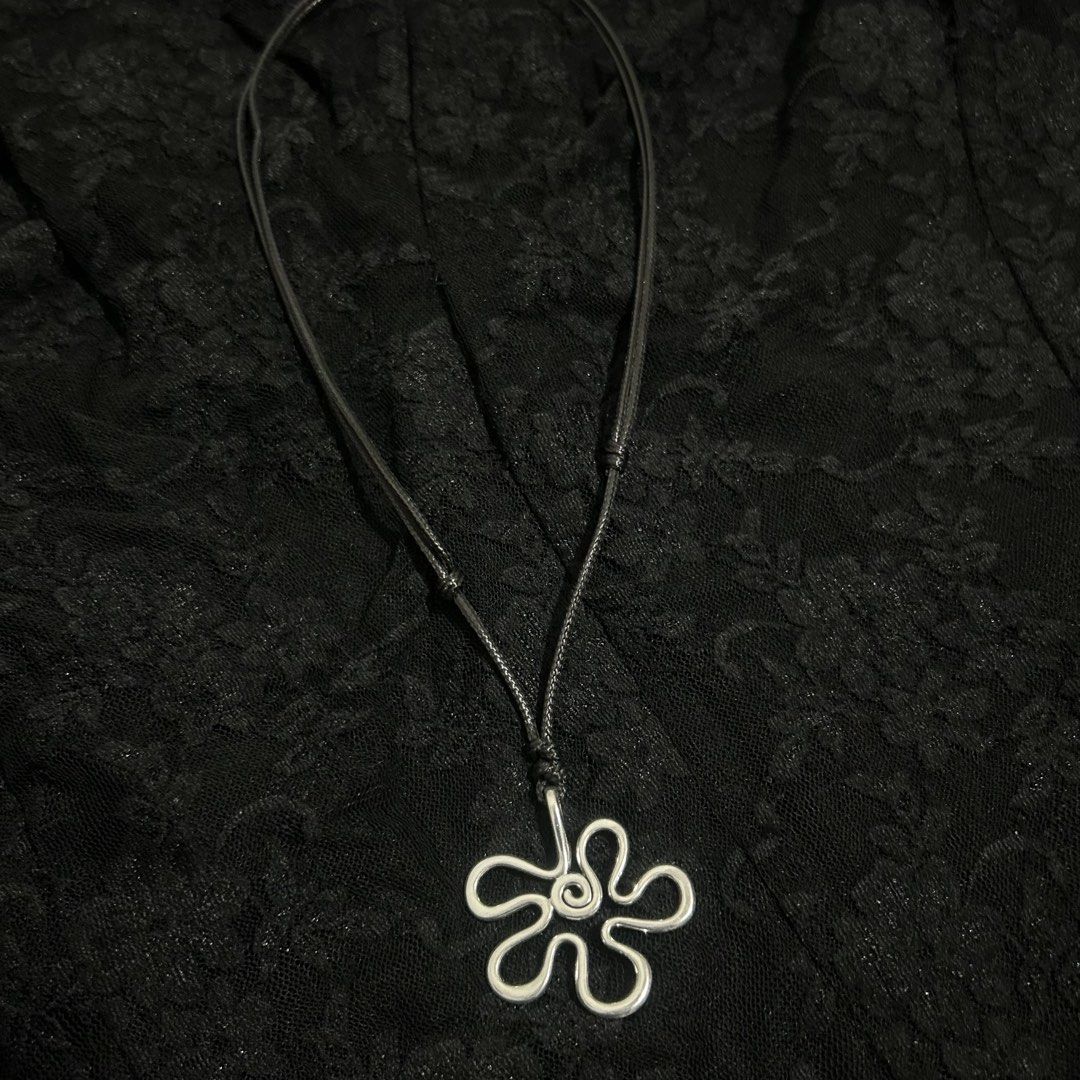 silver flower necklace (Category: Necklaces) located in Manila. Submitted by sophialeigh (Listing ID 1470925015, Image 1). Description: - handmade - adjustable - made to order more works on my profile ^^.