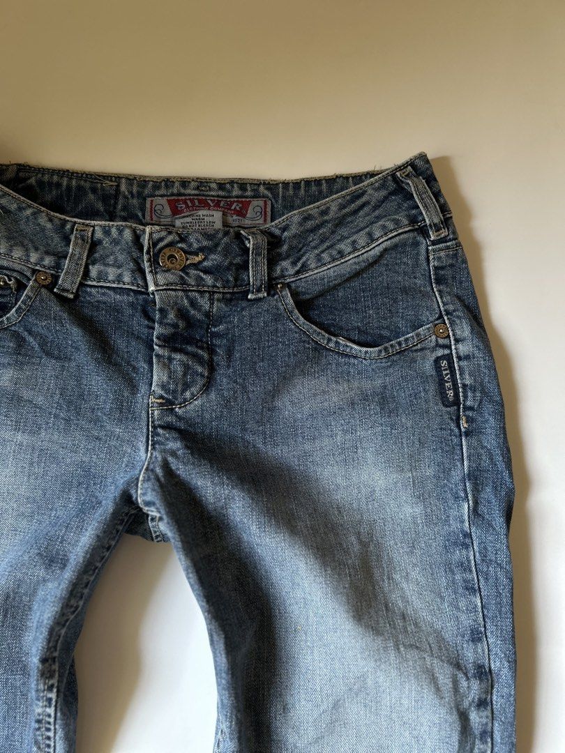 Silver Jeans Co. Blue Denim Jeans (Category: Jeans) located in Cabanatuan. Submitted by j_preloved0012 (Listing ID 1470846497, Image 3). Description: -blue denim capri pants -low to mid-rise waist -side slits at the cuffs -b : Silver Jeans -10/10 quality -size : on tag 26 -length : 22 inches -Honest issue: the inside left pocket was cut, and the right front pocket had to be hand-stitched to make it usable. .