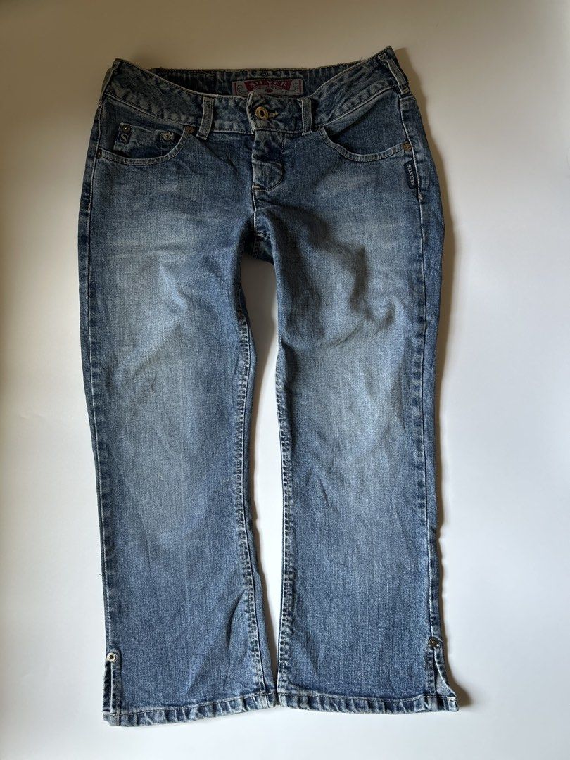 Silver Jeans Co. Blue Denim Jeans (Category: Jeans) located in Cabanatuan. Submitted by j_preloved0012 (Listing ID 1470846497, Image 2). Description: -blue denim capri pants -low to mid-rise waist -side slits at the cuffs -b : Silver Jeans -10/10 quality -size : on tag 26 -length : 22 inches -Honest issue: the inside left pocket was cut, and the right front pocket had to be hand-stitched to make it usable. .