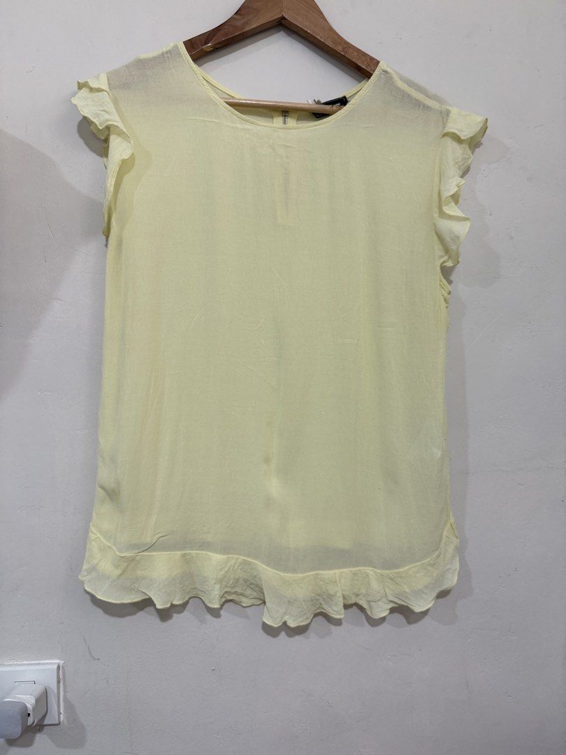 Sinequanone Chiffon Yellow blouse (Category: Blouses) located in Manila. Submitted by morningthrifters (Listing ID 1470866146, Image 2). Description: 📝Sinequanone pastel yellow sleeveless blouse from Sinéquanone featuring a ruffled hemline and layered flutter cap sleeves. 📍Pateros Metro Manila 🚚 Jnt / Lalamove / Pickup 📐 Size small 💗 Second time buyers has a free item, follow me to get updated. ⚠️ Please make sure you want this item before p