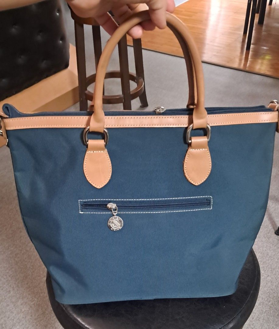 Sisley Bag (Category: Tote Bags) located in Zamboanga. Submitted by corneliasbags (Listing ID 1470769668, Image 2). Description: -malinis interior and inner lining -medium size 2 way bag -good as new condition sontheres not much to detail.