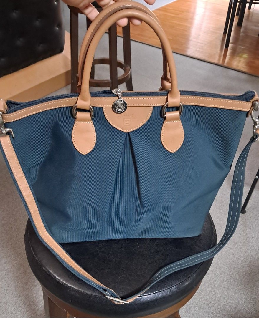 Sisley Bag (Category: Tote Bags) located in Zamboanga. Submitted by corneliasbags (Listing ID 1470769668, Image 1). Description: -malinis interior and inner lining -medium size 2 way bag -good as new condition sontheres not much to detail.