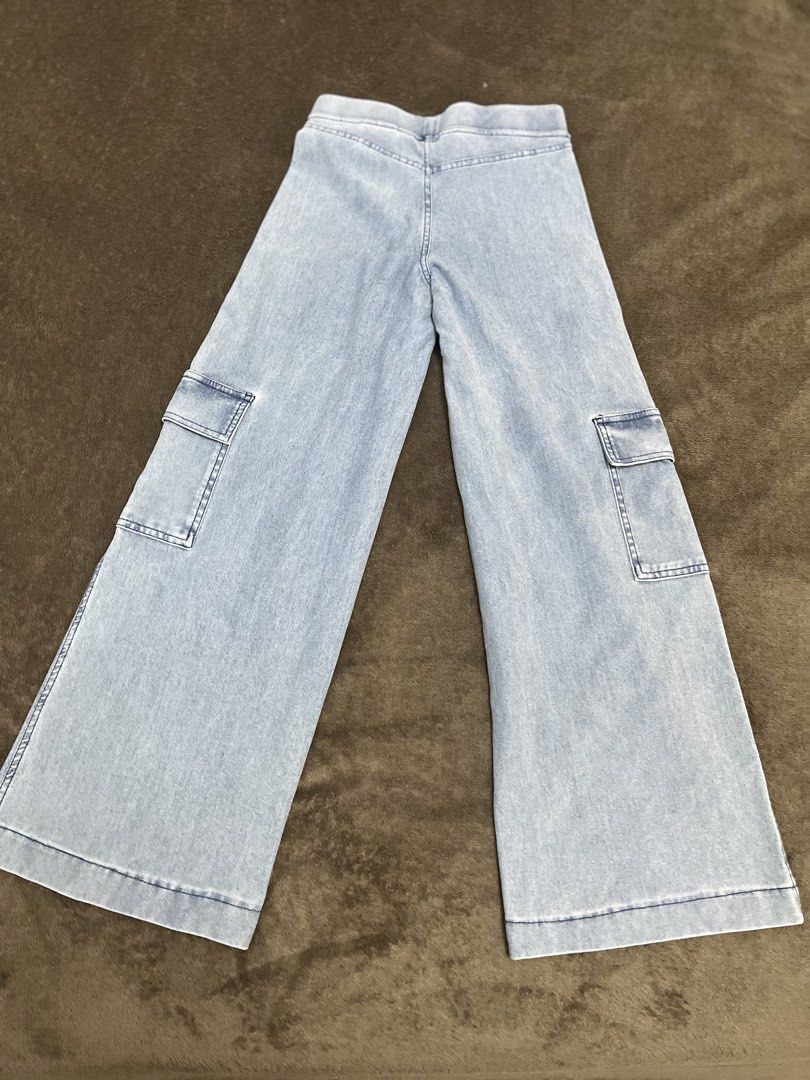 Size 140 (Age 9-10) H&M stretchable soft denim (Category: Babies & Kids Fashion) located in Paranaque City. Submitted by regina_sy (Listing ID 1470791879, Image 2). Description: MOP: GCASH J&T Express delivery (SF c/o BUYER) NO WW photo 📍Pque MM.