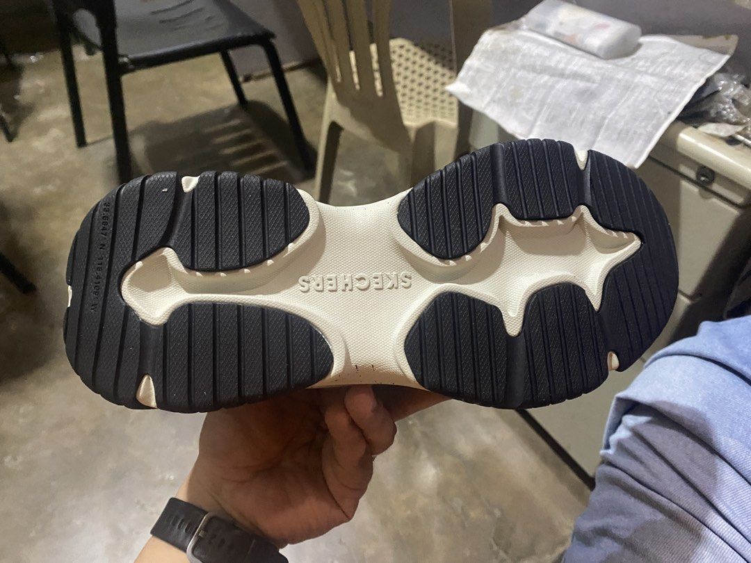 Skechers Moonhiker (Category: Sneakers) located in Quezon City. Submitted by yup.lanuza (Listing ID 1470784905, Image 2). Description: Skechers Moonhiker Apogee trek brand new with tag 4k nabili sa sale mali ng bili womens size need ko pero di napansin men 7.5us pala kaya benta nalang may box kaso sira na..