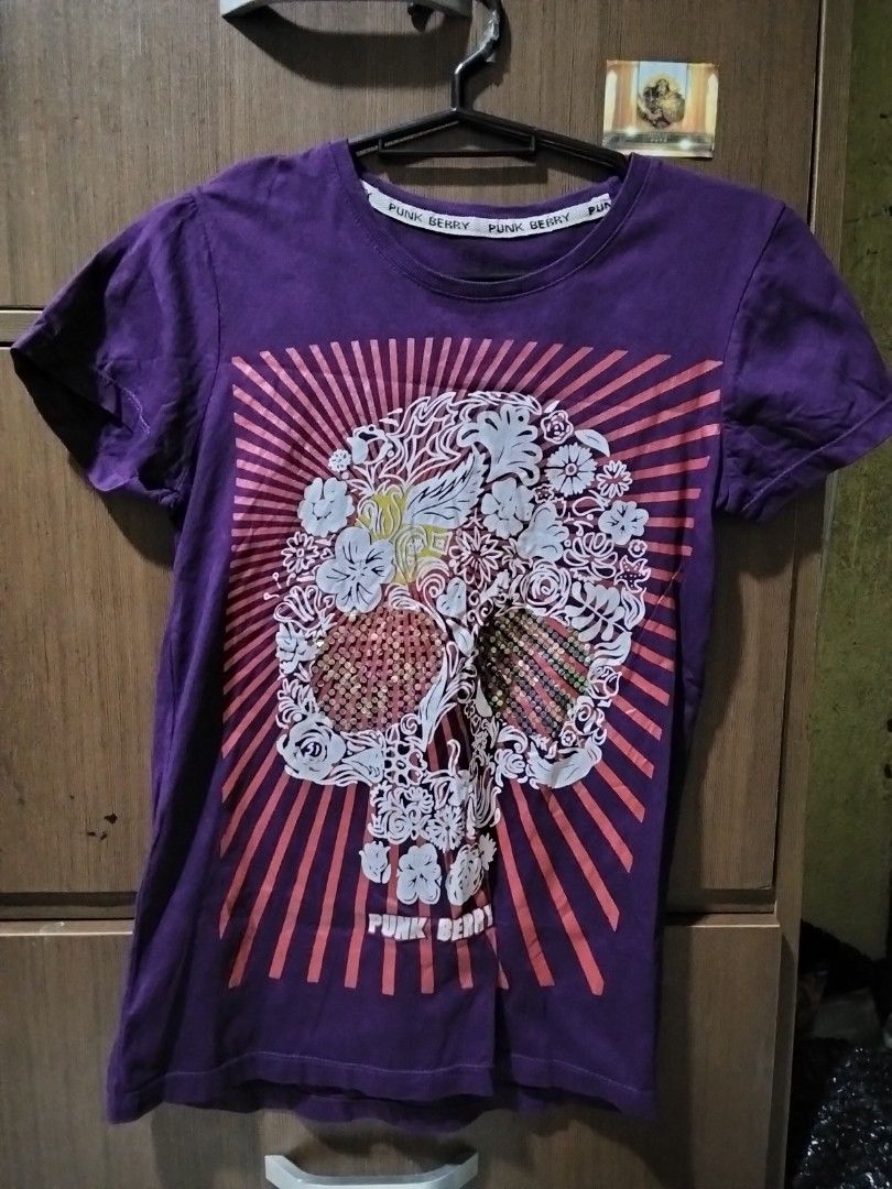 Skull / grunge top with backhit #y2k #sequined (Category: Shirts) located in Baras. Submitted by lalahdresan (Listing ID 1470857244, Image 1). Description: Selection Guc Issue kita sa pic discoloration sa likod Bawal sa maselan Thai brand Buy as is Limit expectations No return no exchange Mod Jnt SF starts at 54 Thanks for visiting 😊.