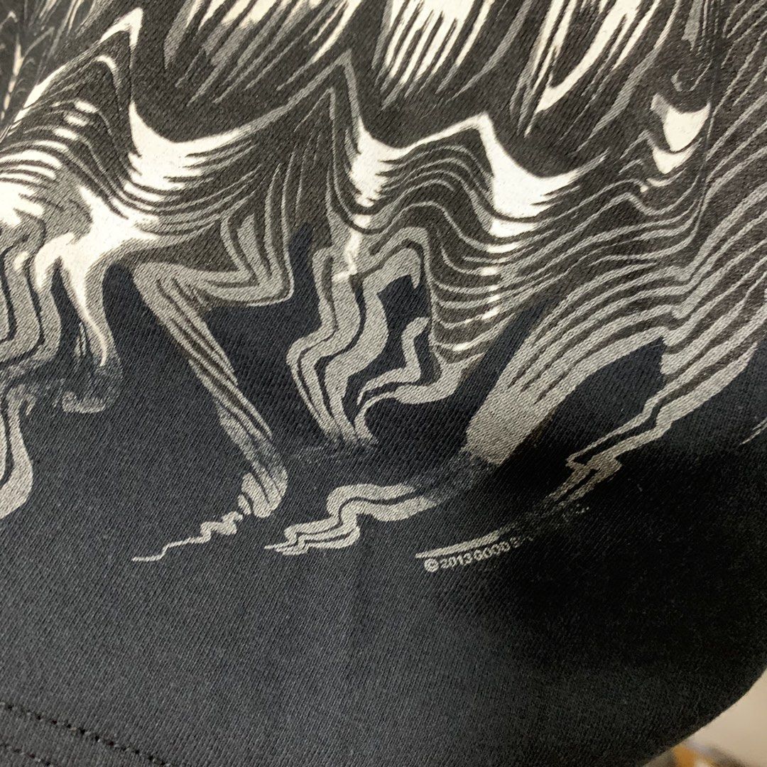Skull mega print (Category: Tshirts & Polo Shirts ) located in Cavite. Submitted by yobubsss (Listing ID 1470902139, Image 3). Description: Size XL 24w 30L Good condition Issue minor fadings sa print see 3rd pic.