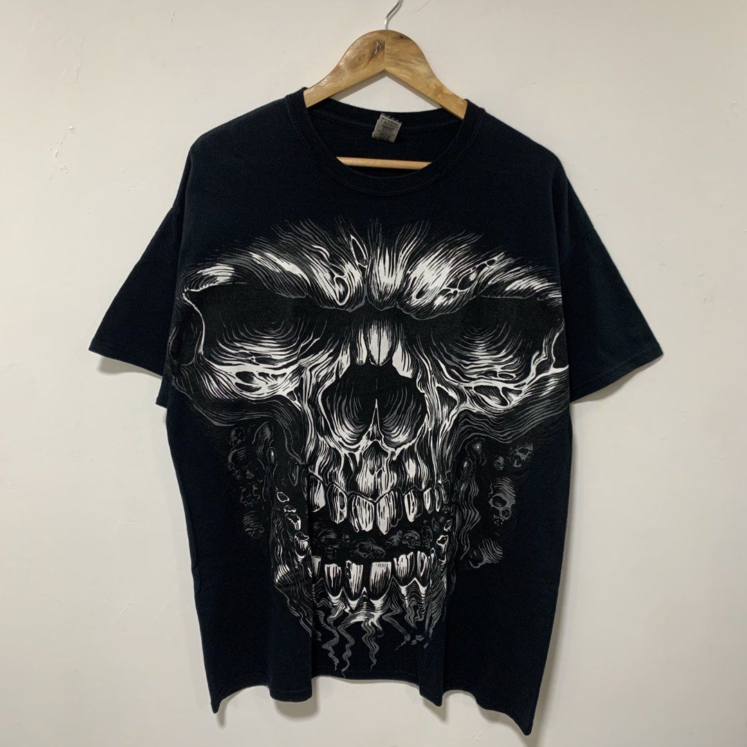 Skull mega print (Category: Tshirts & Polo Shirts ) located in Cavite. Submitted by yobubsss (Listing ID 1470902139, Image 1). Description: Size XL 24w 30L Good condition Issue minor fadings sa print see 3rd pic.