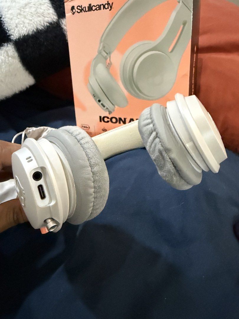 Skullcandy Icon ANC Wireless On-Ear Headphones (Category: Headphones & Headsets) located in Rosario. Submitted by chippycoco (Listing ID 1470810955, Image 3). Description: - Brand/Model: Skullcandy Icon ANC - Color: White with stylish orange accents - Condition: Clean, gently handled, and well-maintained - Key Features: Active Noise Cancellation (ANC), on-ear design with plush cushioned ear pads, and an adjustable headband - Inclusions: Complete 