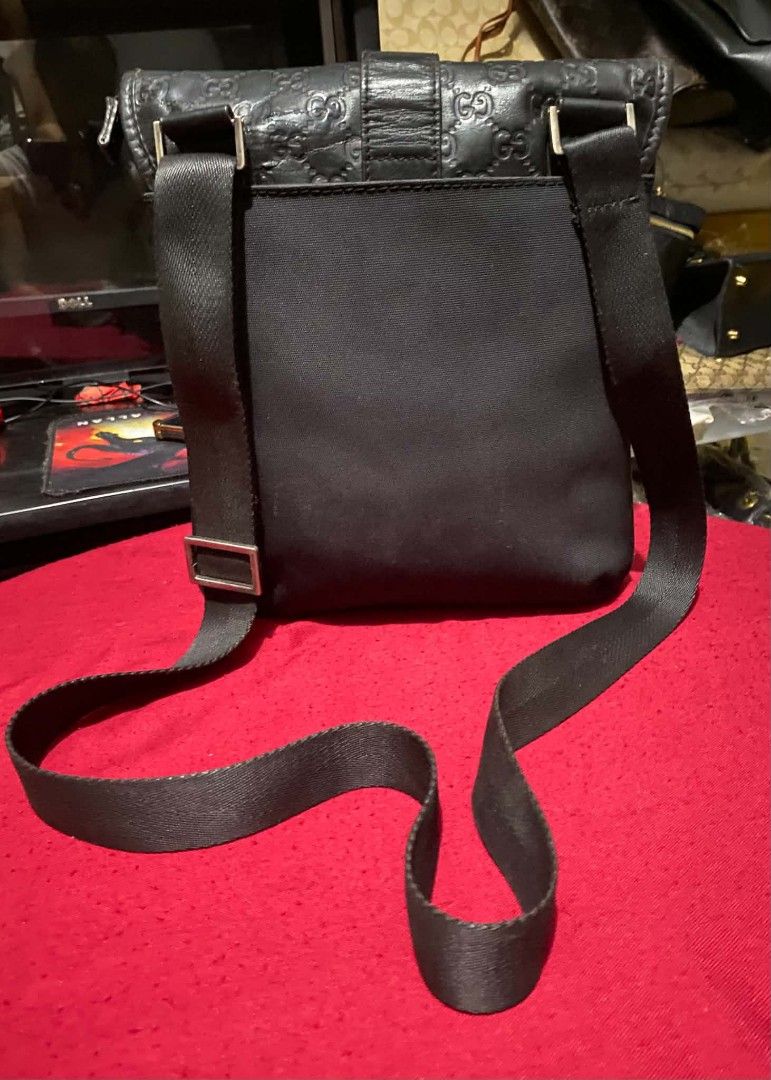 Sling bag (Category: Cross-body Bags) located in Manila. Submitted by glaiza02 (Listing ID 1470877460, Image 1). Description: .