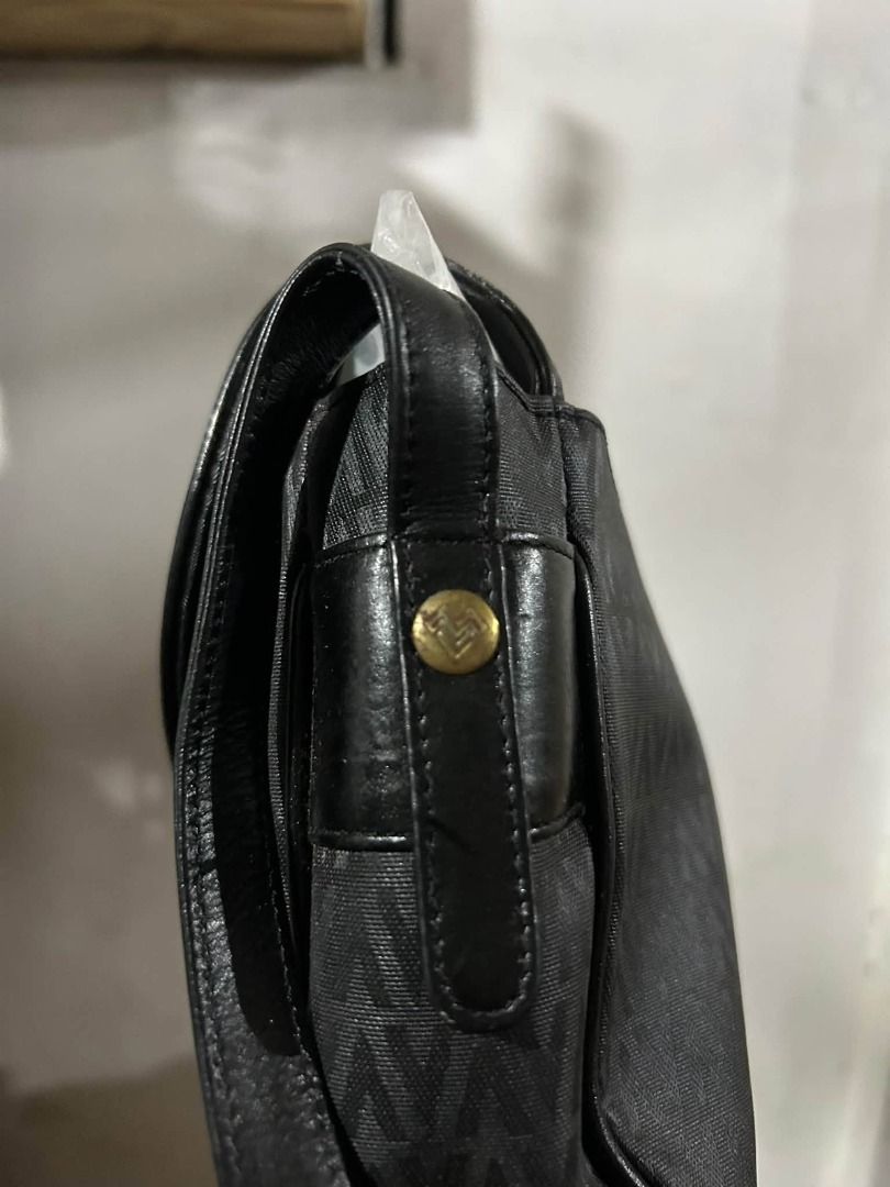 SLING BAG PANLALAKE (Category: Sling Bags) located in Caloocan City. Submitted by vntgxlocalsph (Listing ID 1470759730, Image 3). Description: .