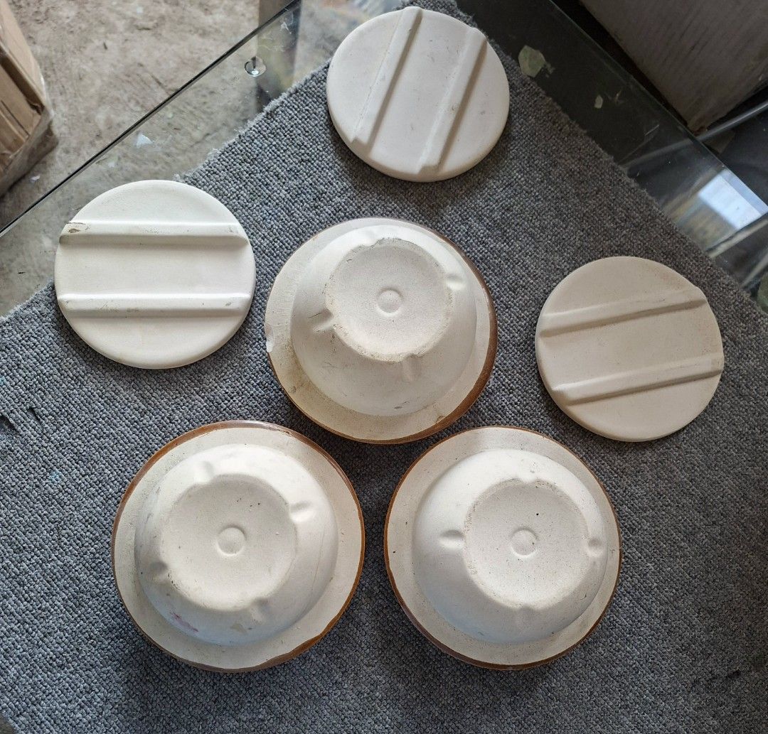 Small clay pot (Category: Cookware & Accessories) located in Quezon City. Submitted by sabadojuliet25680 (Listing ID 1470783666, Image 2). Description: small claypot all goods as a new no issue 150 each 400/take all.