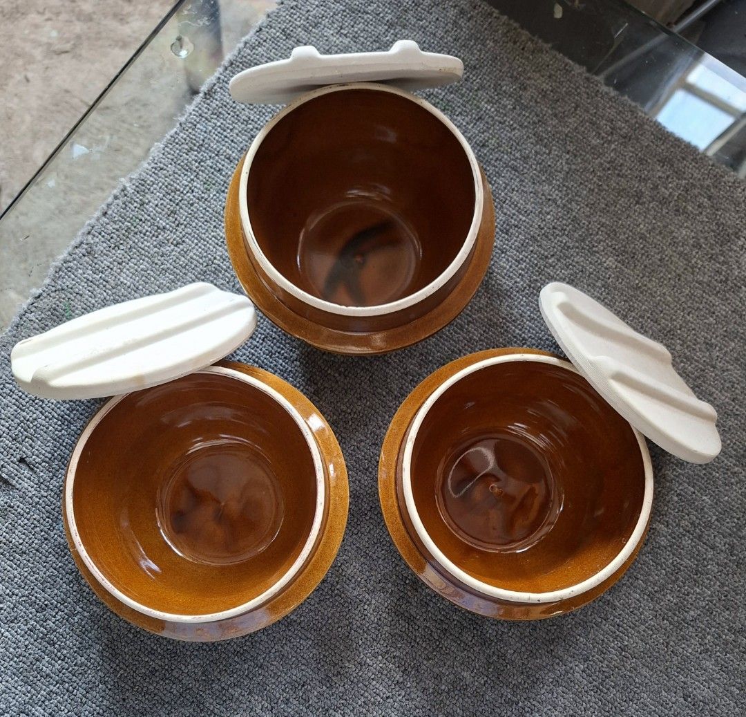 Small clay pot (Category: Cookware & Accessories) located in Quezon City. Submitted by sabadojuliet25680 (Listing ID 1470783666, Image 3). Description: small claypot all goods as a new no issue 150 each 400/take all.