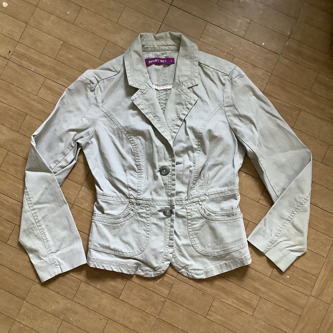 SMART SET y2k beige office siren blazer top (Category: Blouses) located in Santa Rosa. Submitted by lilyestrell (Listing ID 1470840530, Image 1). Description: size: medium flaw: small stain.