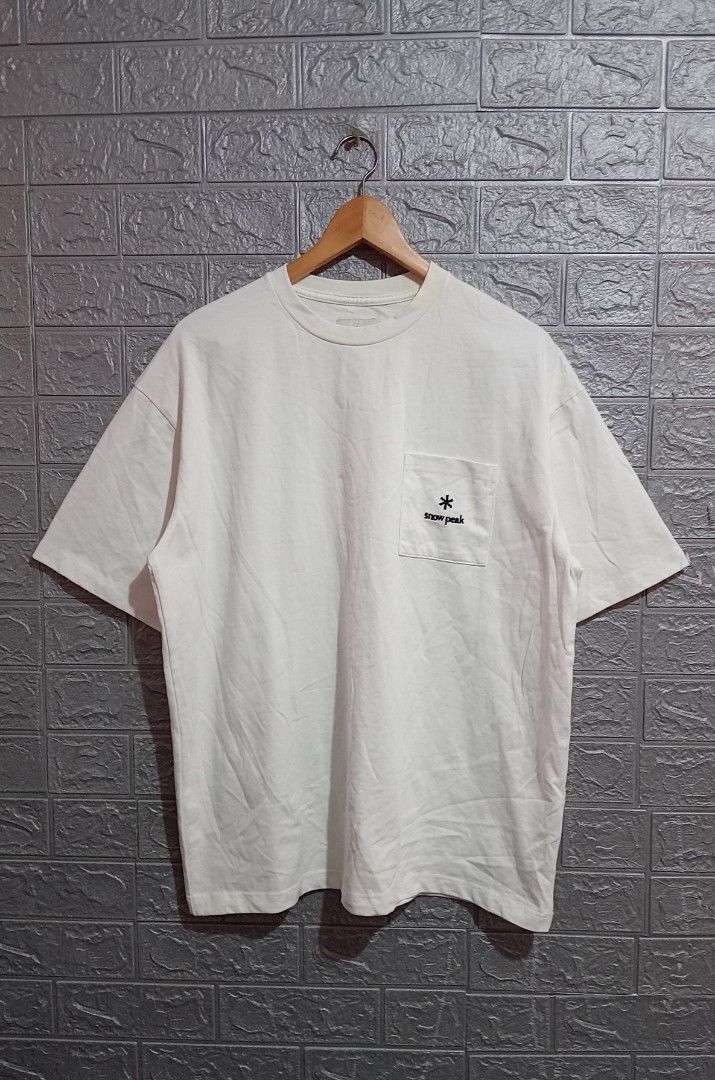 Snow Peak (Category: Activewear) located in Manila. Submitted by mariacafra0420 (Listing ID 1470849916, Image 2). Description: Snow Peak - Urban Research Doors Pocket Tee 🏷️ Size large Width 23 Lenght 28 No issue 850 📌 Meet-up / Lalamove ✅ Add sf pag malayo ✅ Gcash payment ✅ J&T courier ✅ No COD / COP ❎ Cabuyao laguna location Dm 📩.