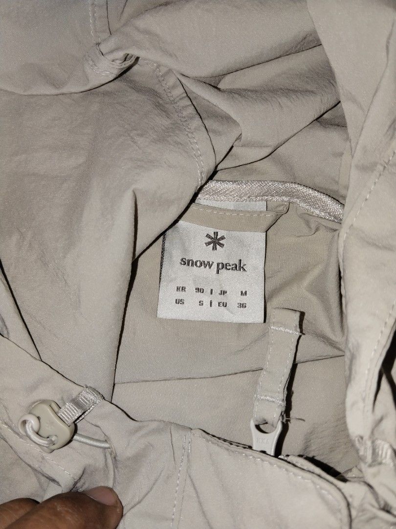 Snow peak w/hood (Category: Hoodies) located in Barili. Submitted by francis88z (Listing ID 1470887273, Image 3). Description: snow peak w hood size medium w22L27 as new condition no issue mine 💌 700+sf.