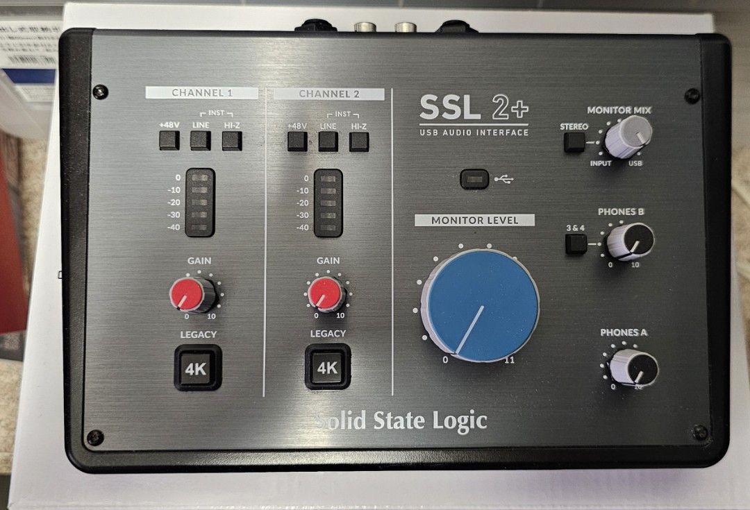 Solid State Logic SSL 2+ USB Audio Interface （分類：電腦周邊產品）位於 Hong Kong。 由 kehofumk 提交（商品編號 1470908927，圖片 2）。簡介： - Solid State Logic SSL 2+ USB 錄音介面 - 有盒、企理、運作完全正常 規格 • 2-In / 4-Out（Balanced & Unbalanced） USB 錄音介面 • 2 x SSL 設計麥克風前級 • 來自 SL4000 經典控台，模擬類比渲染音色 • 專業等級耳機輸出 • 24-bit / 192 kHz AD/DA 轉換 • 低延遲，即時音量控制。